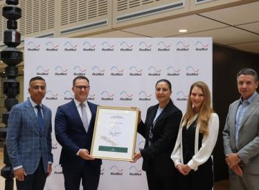 Certificate Presentation - ResMed - Australian Export Award Winner - International Health Category