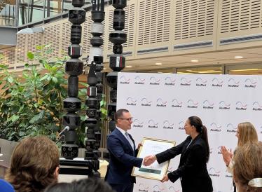 Certificate Presentation - ResMed - Australian Export Award Winner - International Health Category